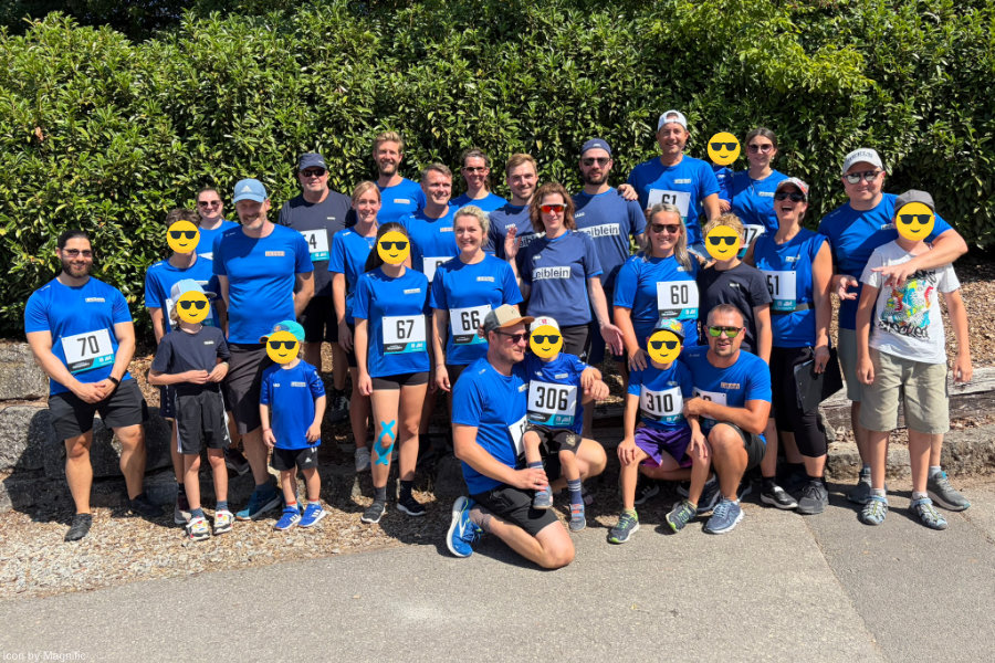 Gruppenbild der Leiblein Mitarbeitenden mit Familien und Freunden